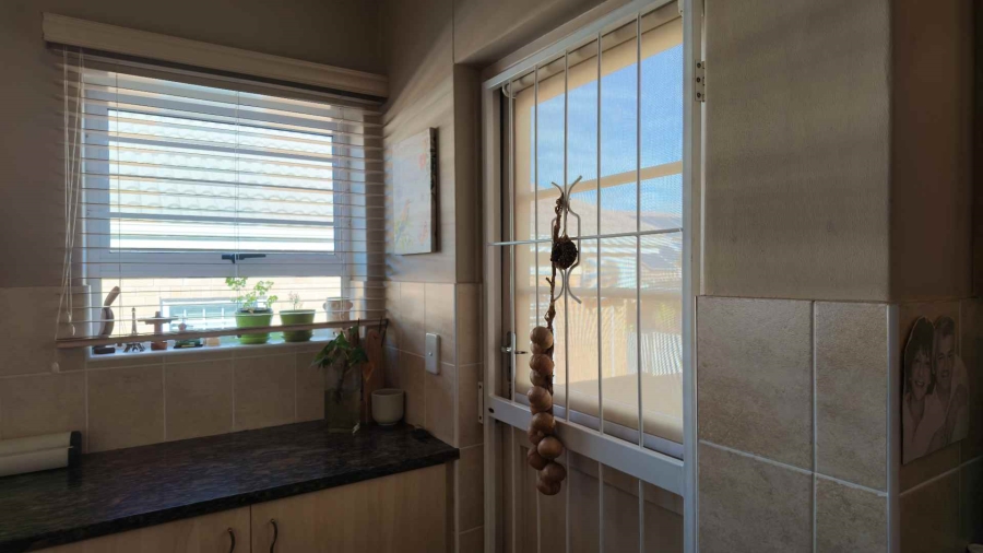 To Let 2 Bedroom Property for Rent in Oostersee Western Cape